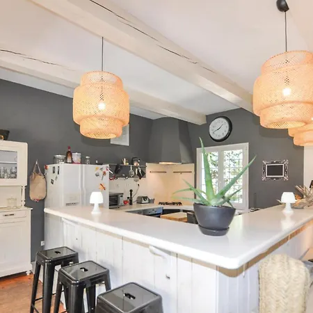 Dom wakacyjny 4 Bedroom Awesome In *