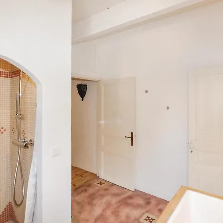 4 Bedroom Awesome In