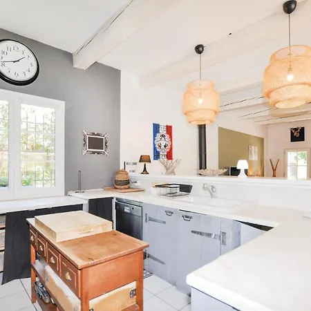 Dom wakacyjny 4 Bedroom Awesome In