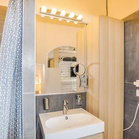Сasa de vacaciones 4 Bedroom Awesome In *