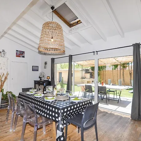 4 Bedroom Awesome In Narbonne