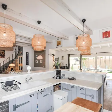 4 Bedroom Awesome In Narbonne