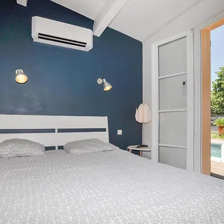 Dom wakacyjny 4 Bedroom Awesome In