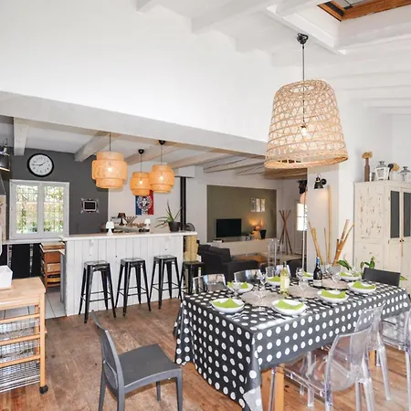 4 Bedroom Awesome In Narbona