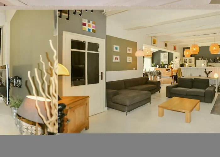 4 Bedroom Awesome In Narbona