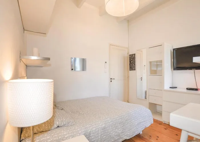 4 Bedroom Awesome In Narbona