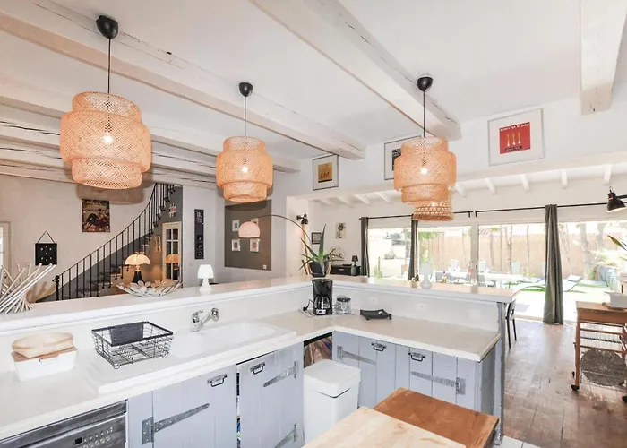 4 Bedroom Awesome In Narbona