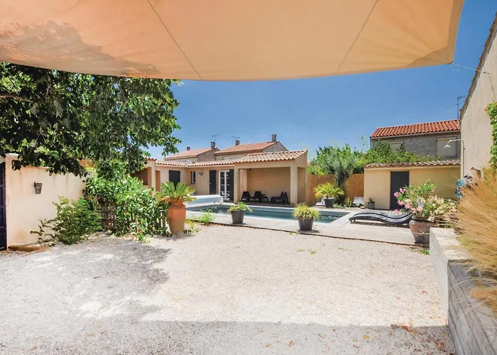 4 Bedroom Awesome In Narbona
