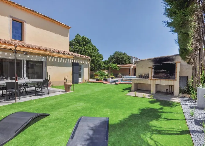 4 Bedroom Awesome In Narbona