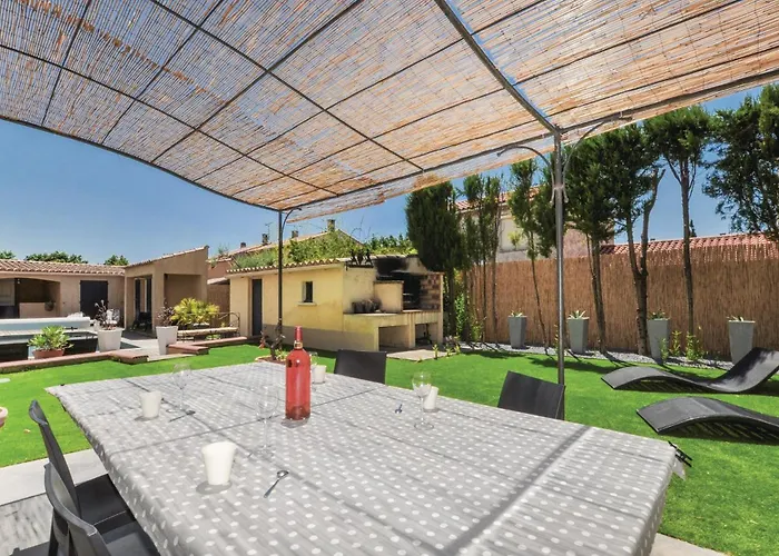 4 Bedroom Awesome In Narbona